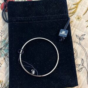 New with tags, Swarovski bangle bracket with 12 crystals